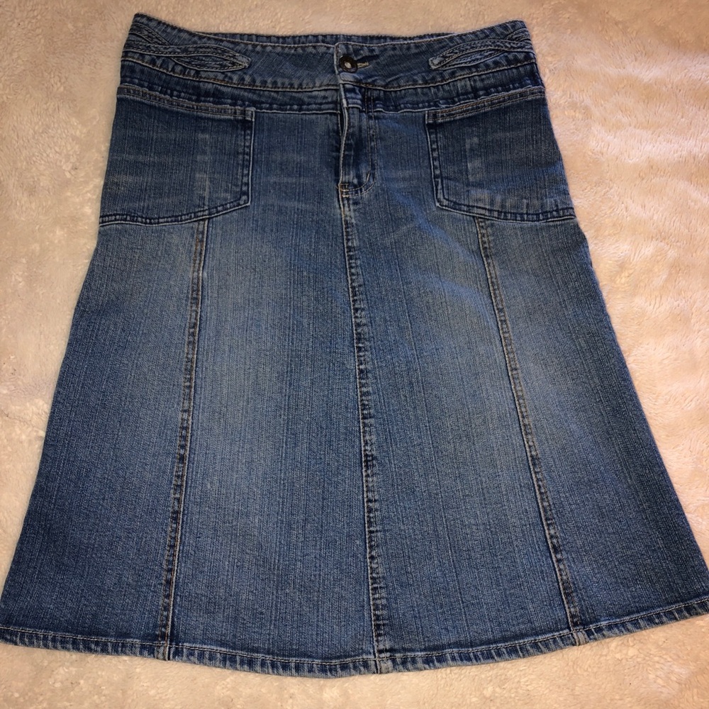 Canyon River Blues Womens Size S Distressed Denim Skirt Stretch Fabric 2 Pockets